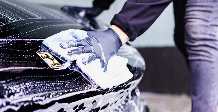 Vor der Versiegelung das Auto gründlich reinigen